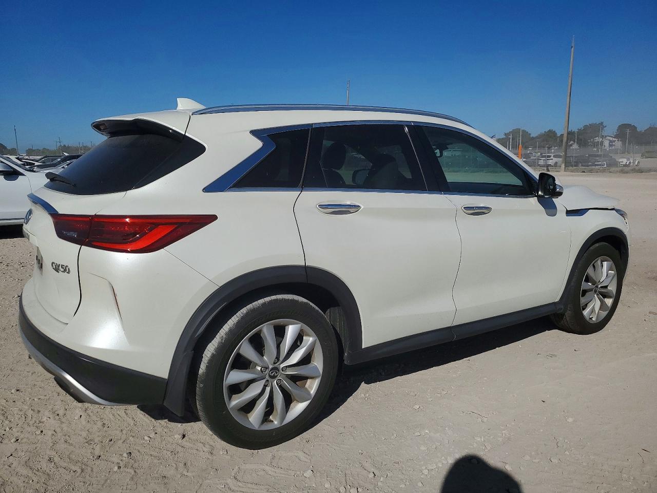 2019 Infiniti Qx50 Essential - Image 3