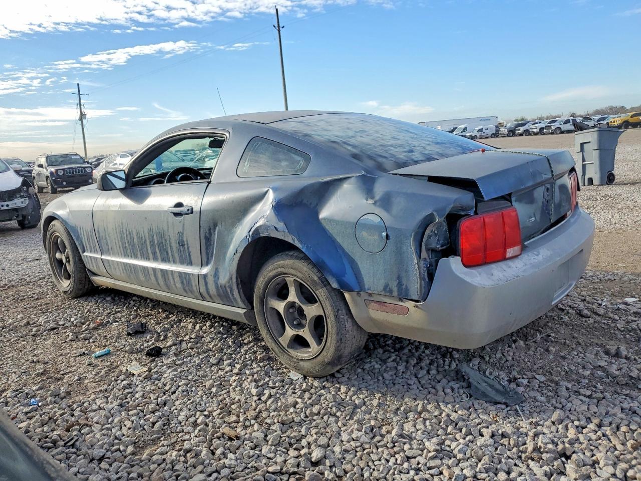 2007 Ford Mustang - Image 2