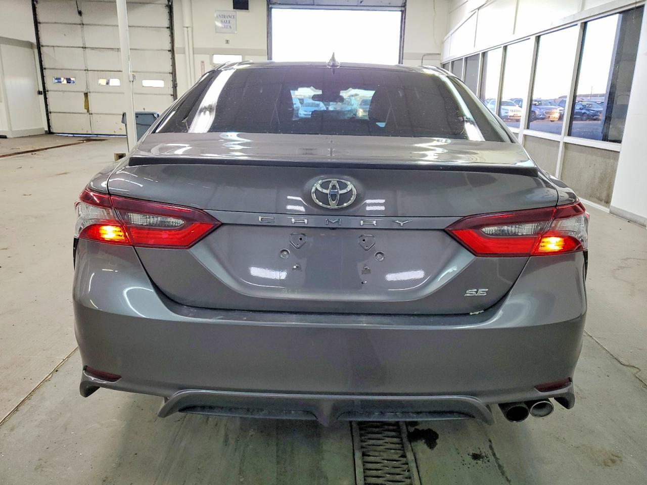 2022 Toyota Camry Se - Image 6