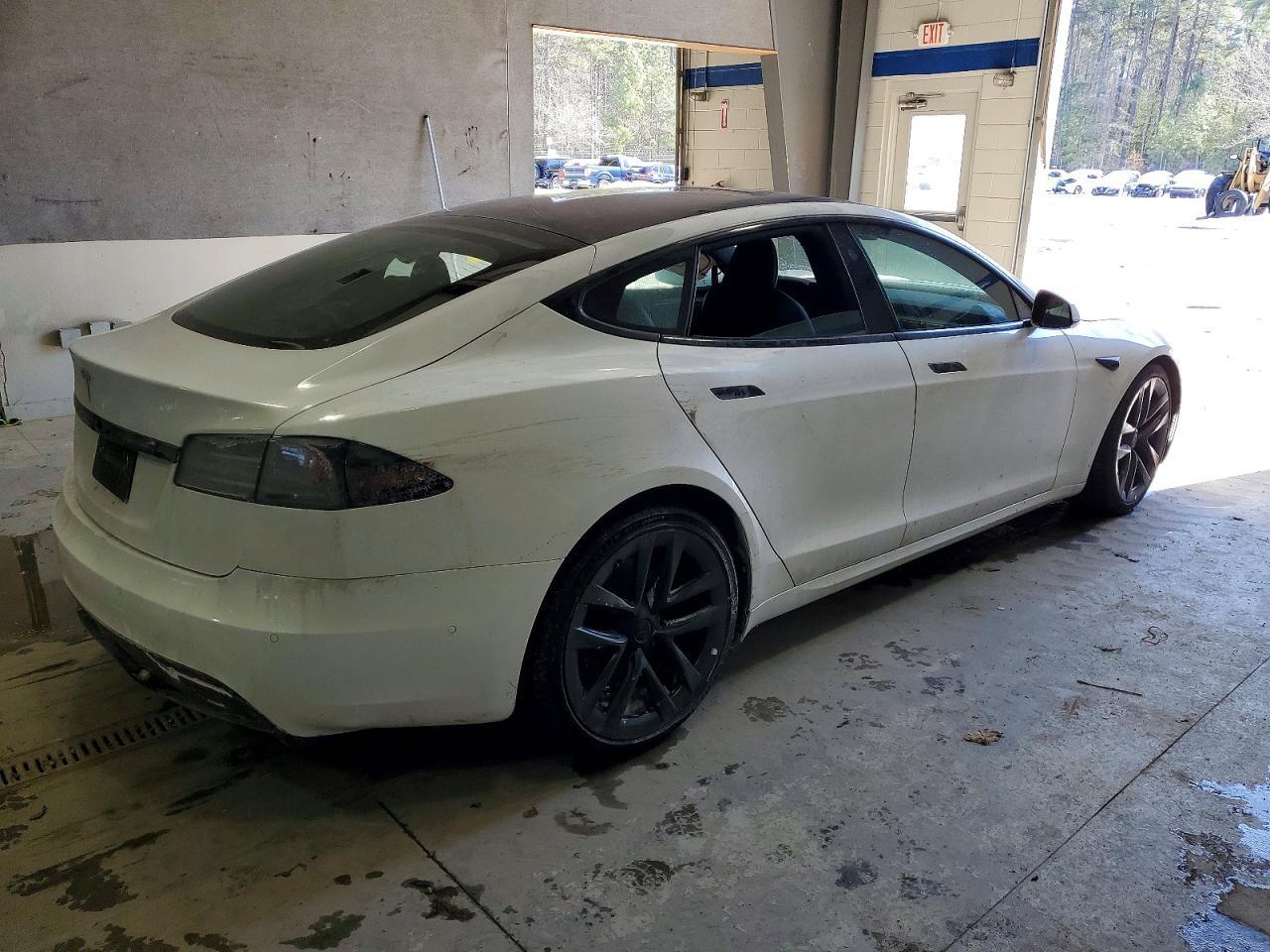 2022 Tesla Model S - Image 3