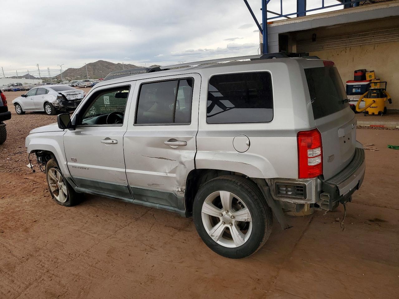 2011 Jeep Patriot Latitude - Фото 2