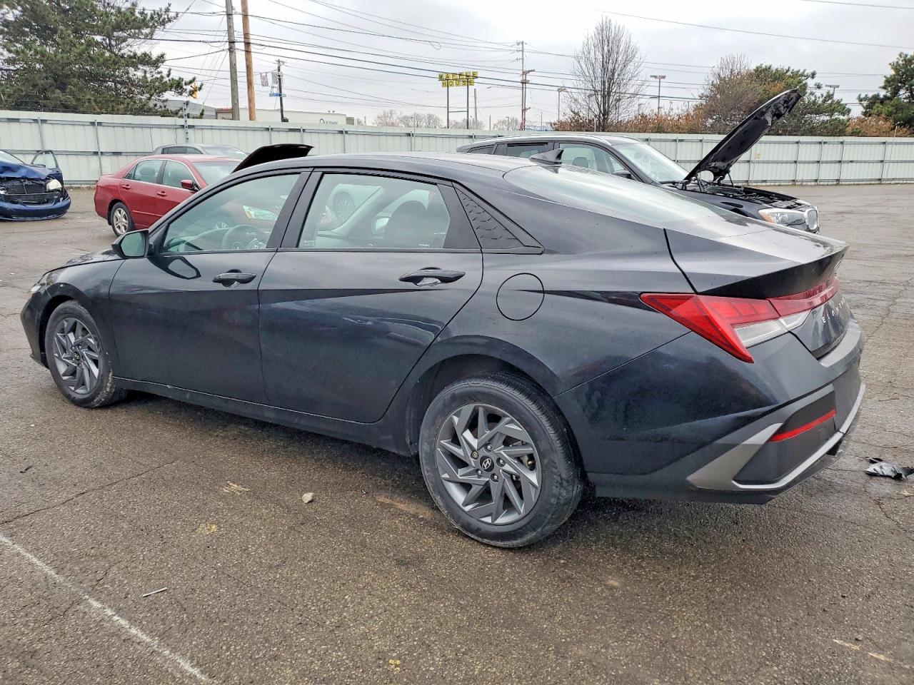 2024 Hyundai Elantra Blue - Image 2