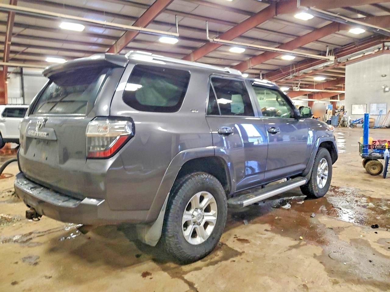 2016 Toyota 4Runner Sr5 - Image 3