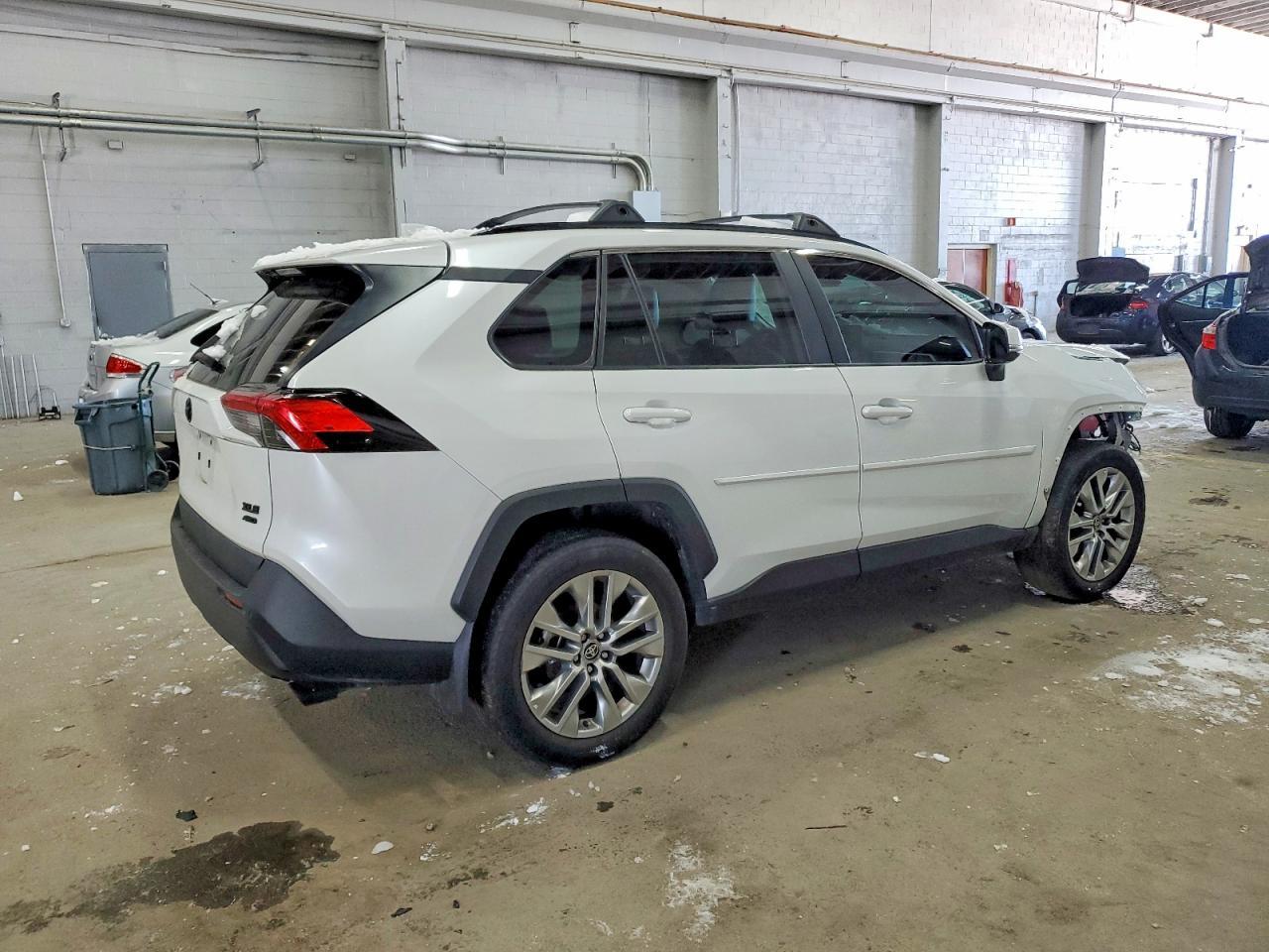 2023 Toyota Rav4 Xle Premium - Фото 3