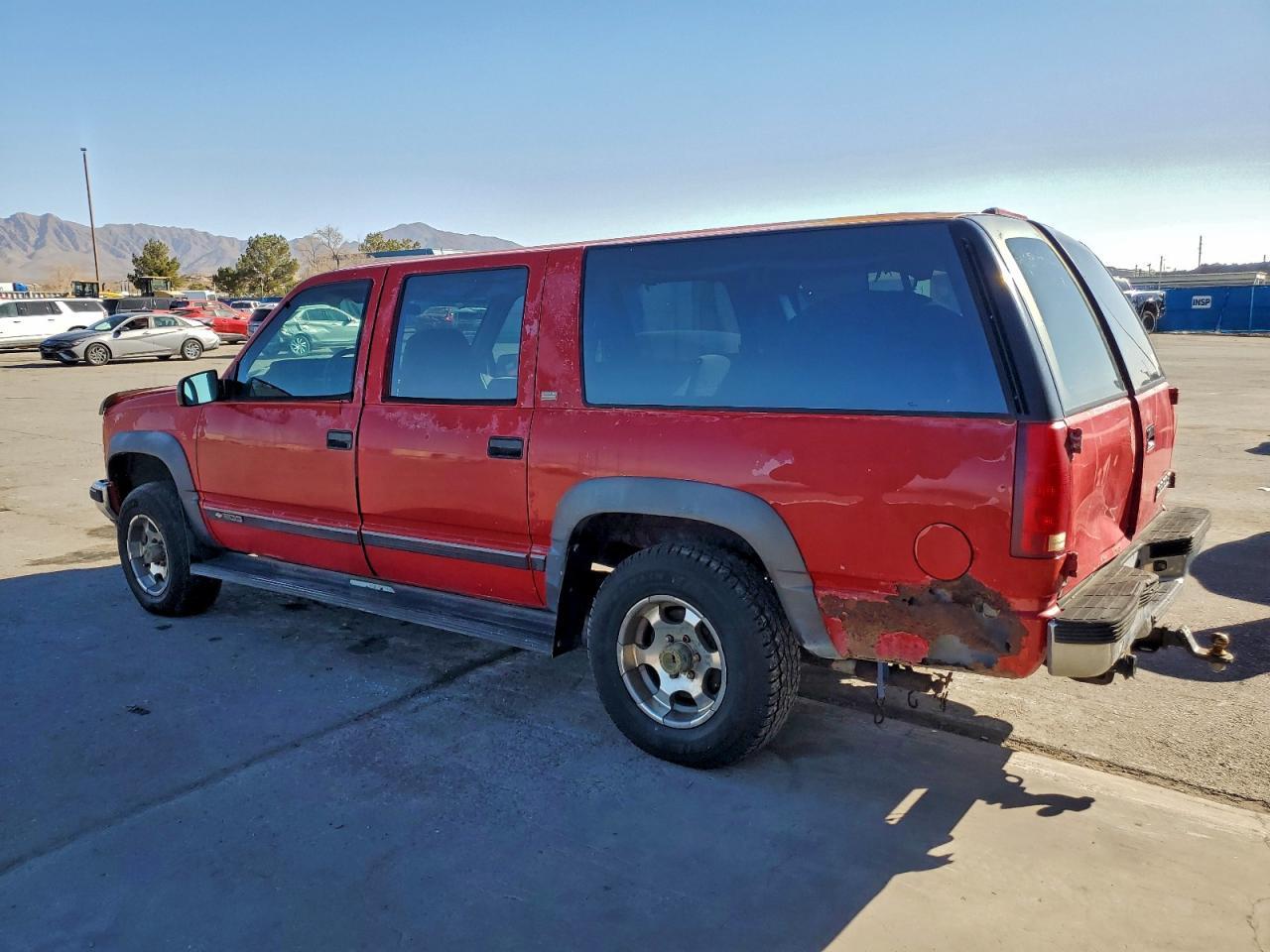 1994 Chevrolet Suburban K1500 - Фото 2