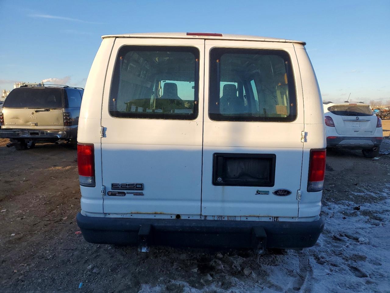 2013 Ford Econoline E250 Van - Фото 6