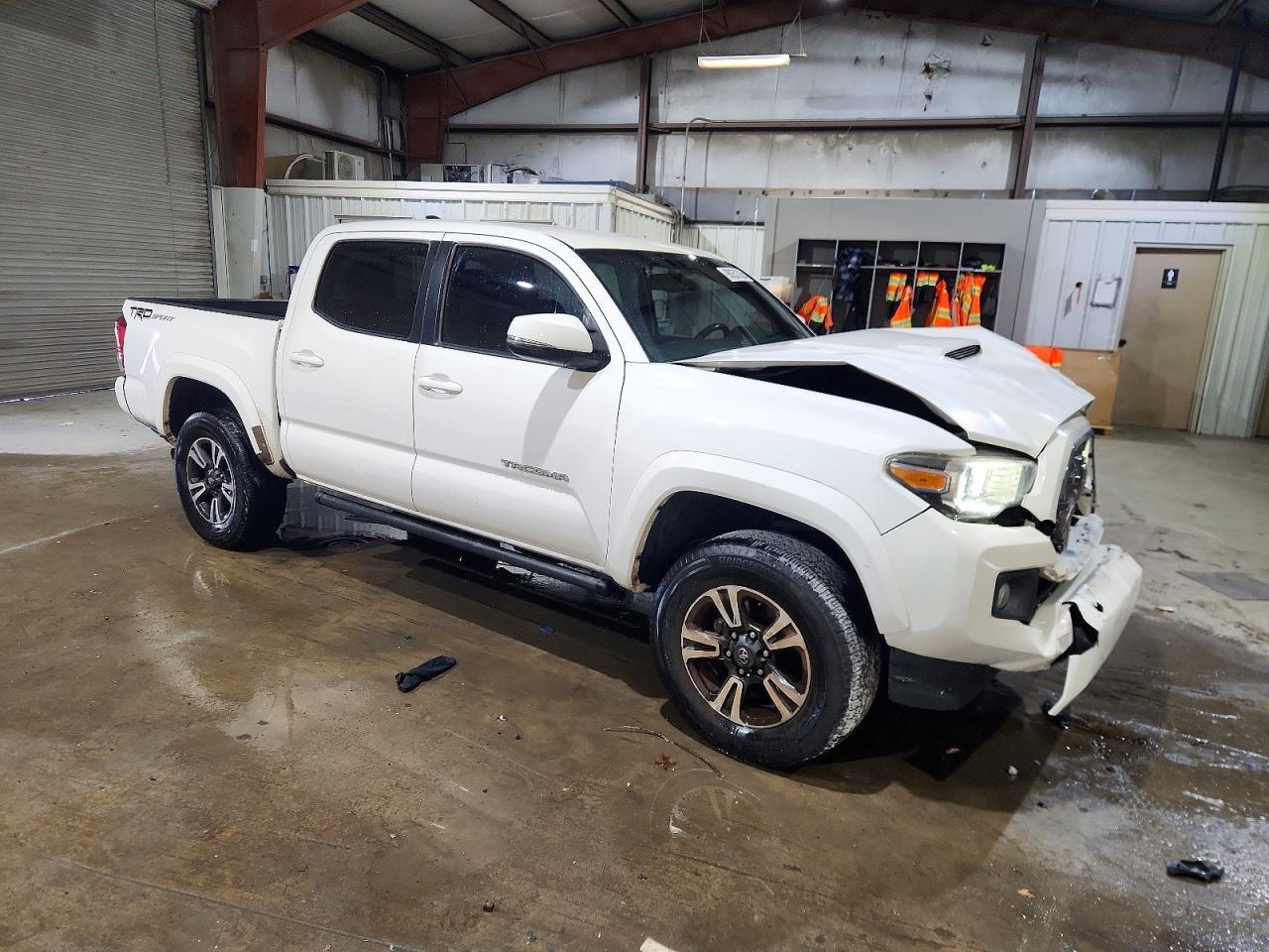 2016 Toyota Tacoma Double Cab - Image 4