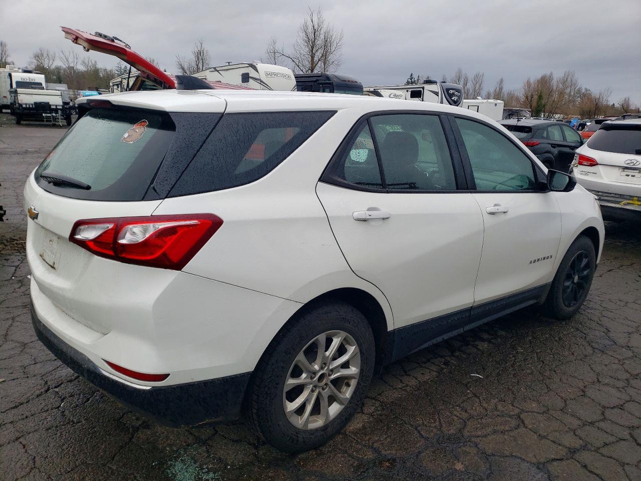2018 Chevrolet Equinox Ls - Фото 3
