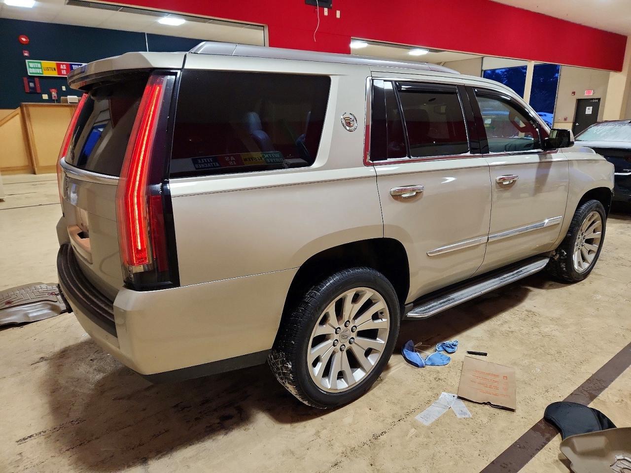 2015 Cadillac Escalade Luxury - Фото 3