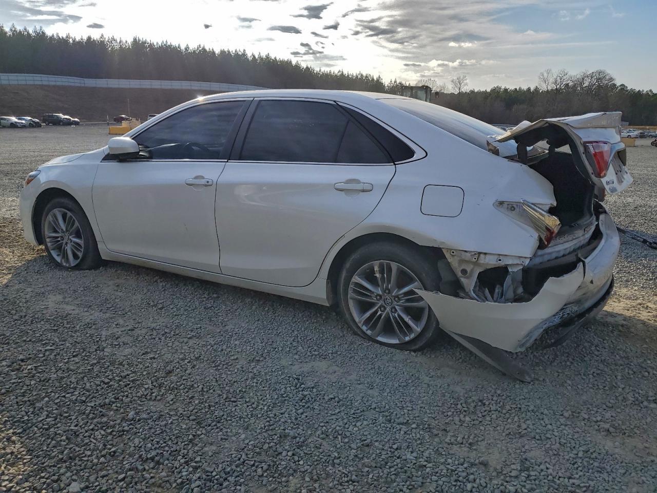 2015 Toyota Camry Le - Фото 2
