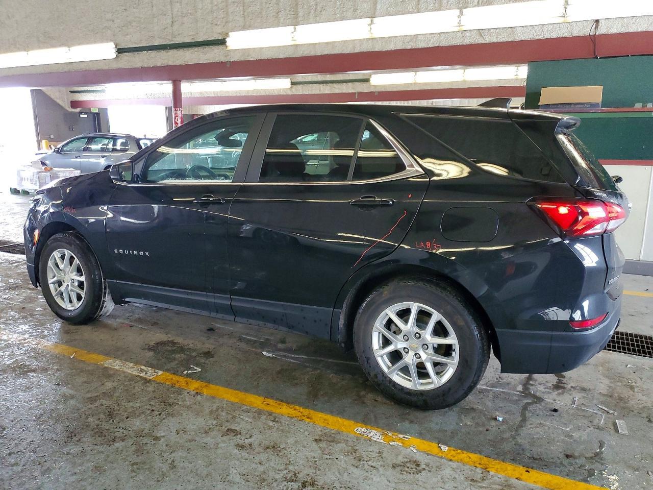 2022 Chevrolet Equinox Lt - Image 2