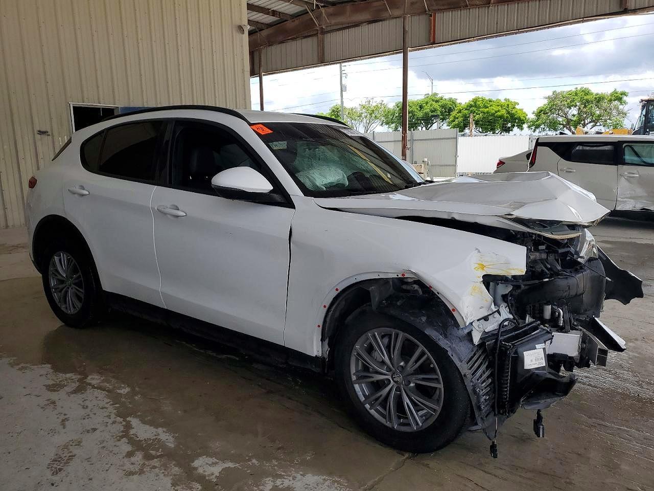 2022 Alfa Romeo Stelvio - Image 4