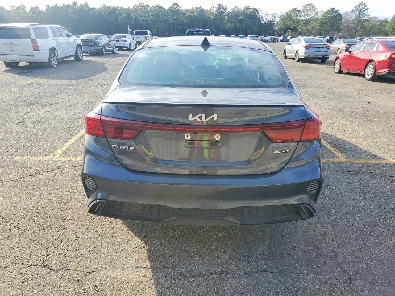 2023 Kia Forte Gt Line - Image 6