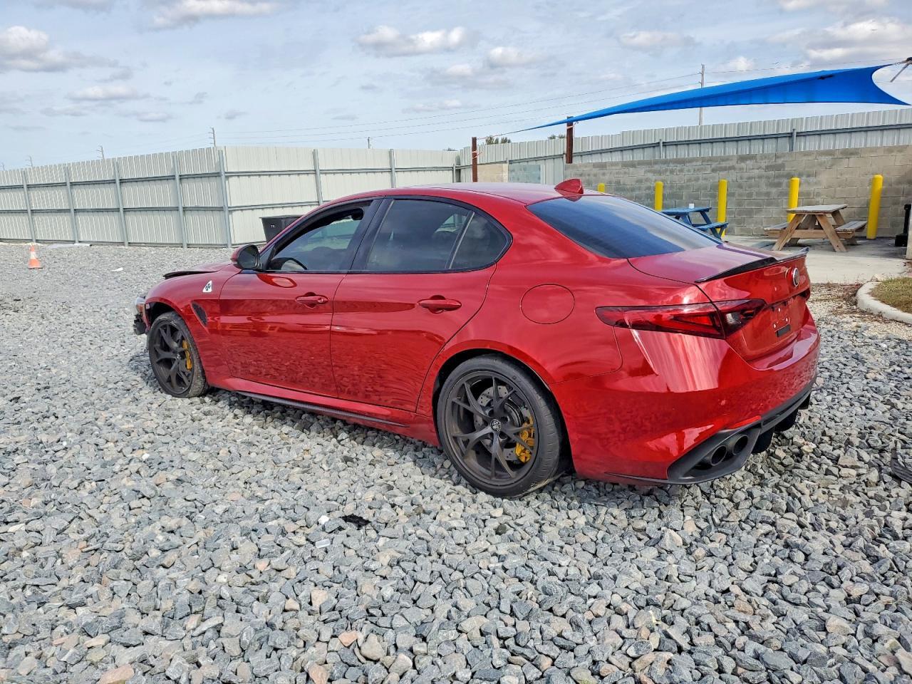 2018 Alfa Romeo Giulia Quadrifoglio - Фото 2