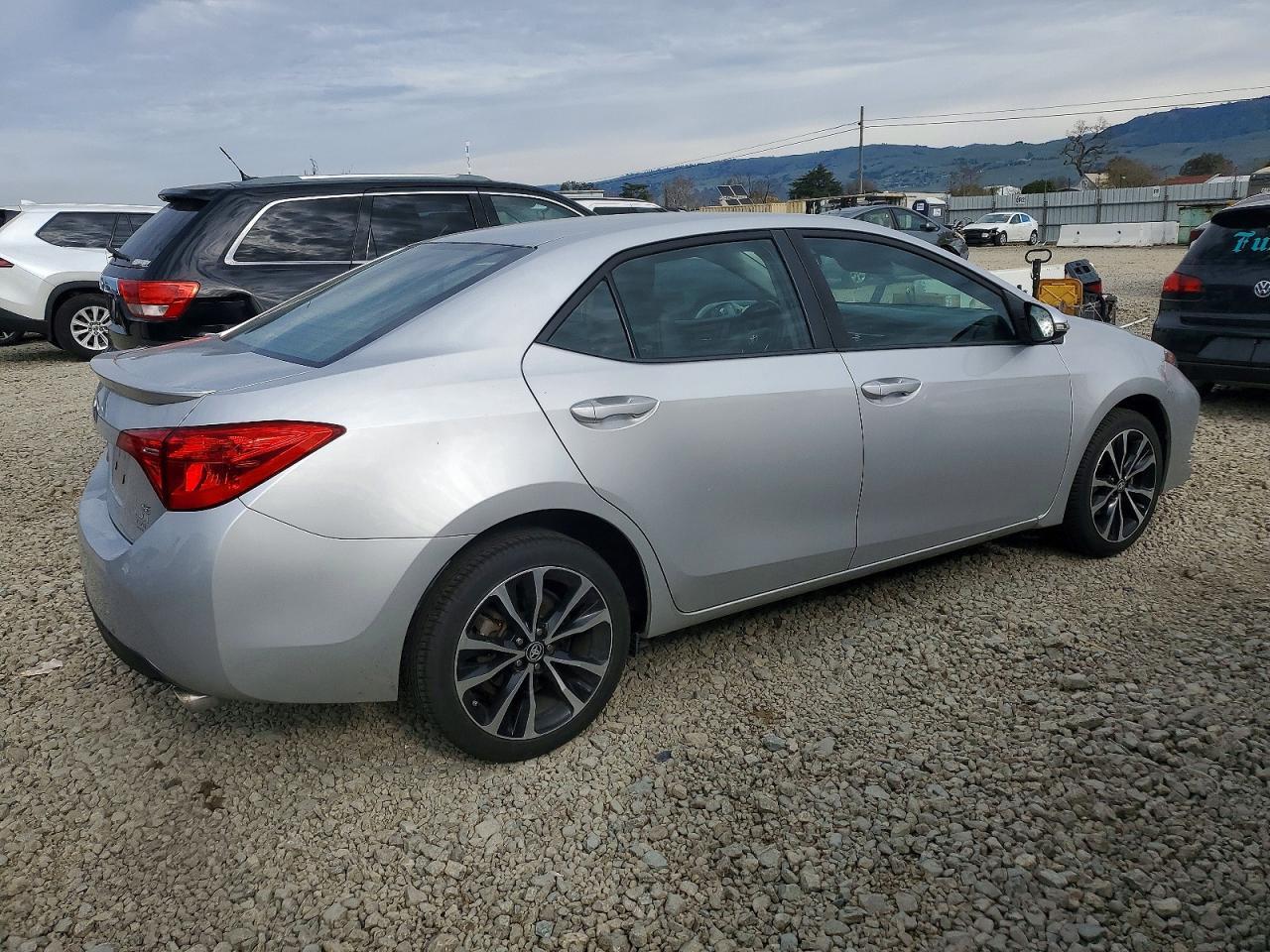2017 Toyota Corolla L - Фото 3