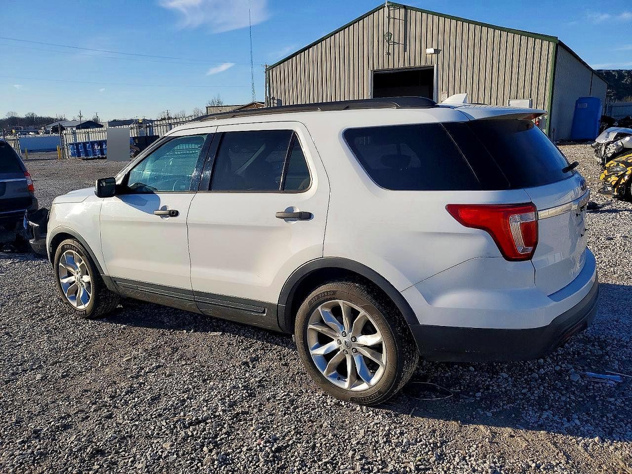 2016 Ford Explorer - Фото 2