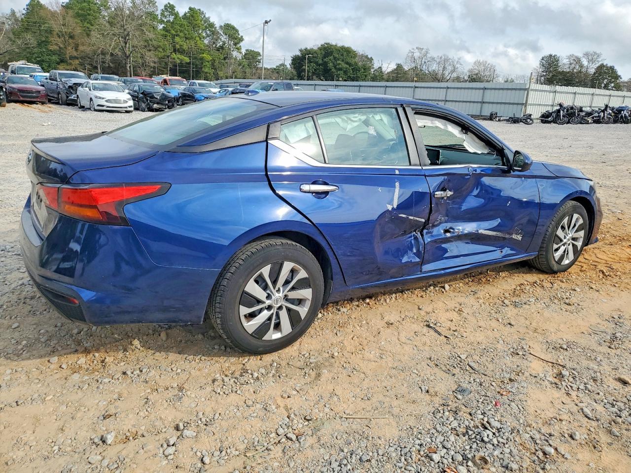 2019 Nissan Altima S - Фото 3