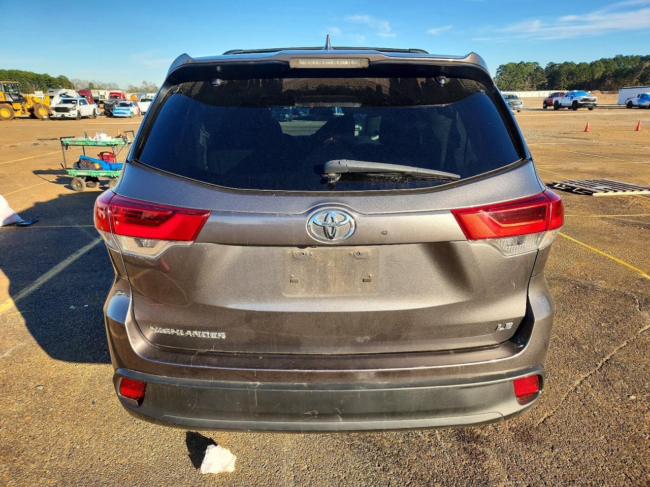 2017 Toyota Highlander Le - Image 6
