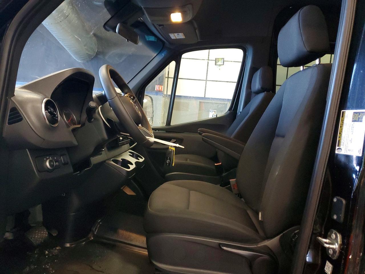 2025 Mercedes-Benz Sprinter 2500 - Фото 7