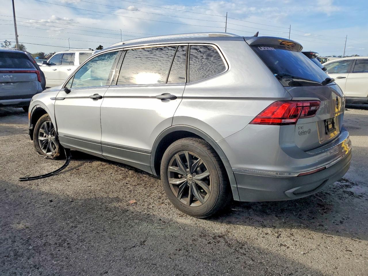 2024 Volkswagen Tiguan Se - Image 2