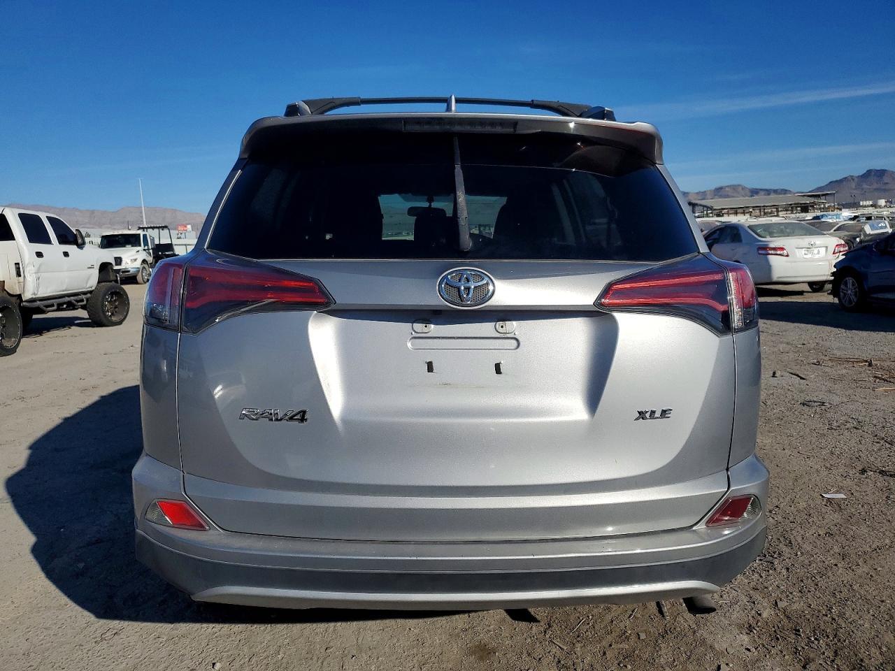 2016 Toyota Rav4 Xle - Image 6