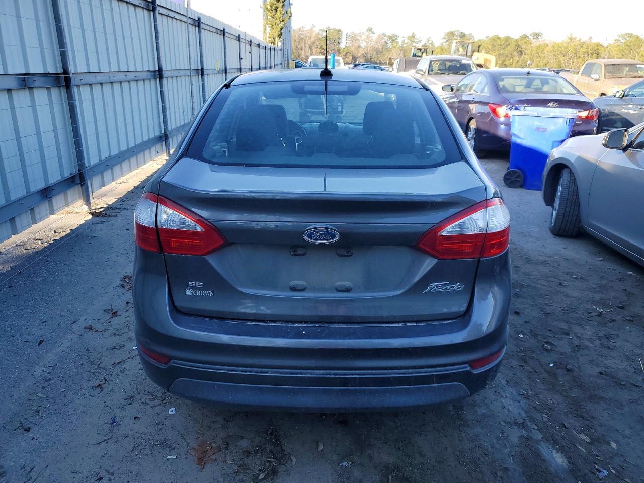 2016 Ford Fiesta Se - Image 6
