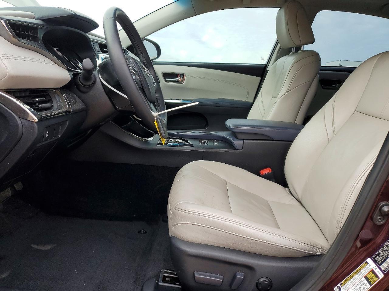 2014 Toyota Avalon Hybrid - Image 7