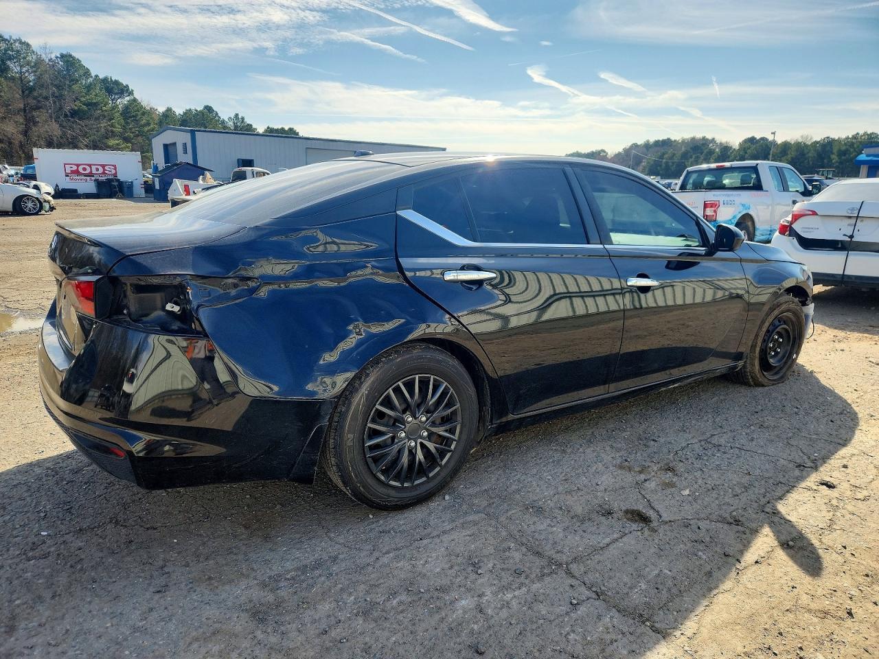 2019 Nissan Altima S - Фото 3
