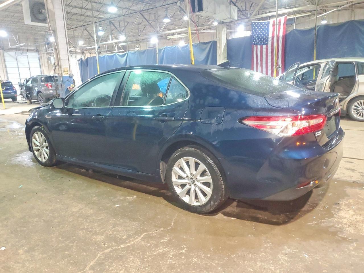 2019 Toyota Camry Le - Фото 2