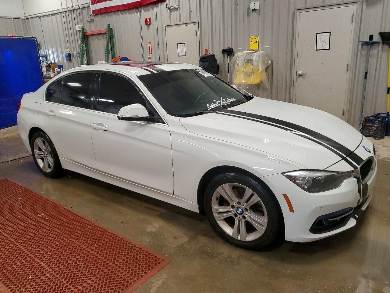 2017 BMW 330 Xi - Фото 4