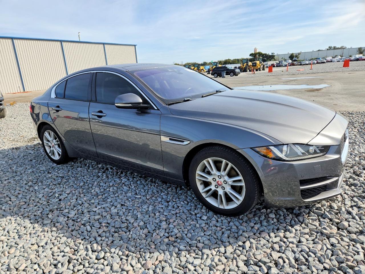 2017 Jaguar Xe Premium - Фото 4