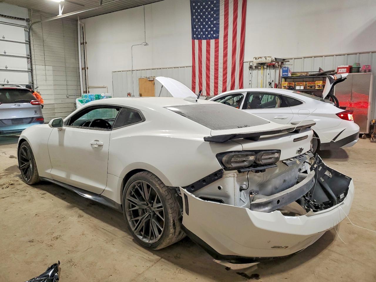 2022 Chevrolet Camaro Zl1 - Image 2