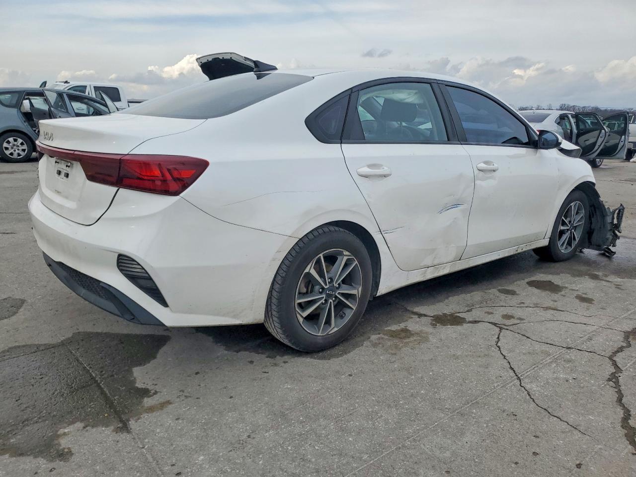 2023 Kia Forte Lx - Image 3