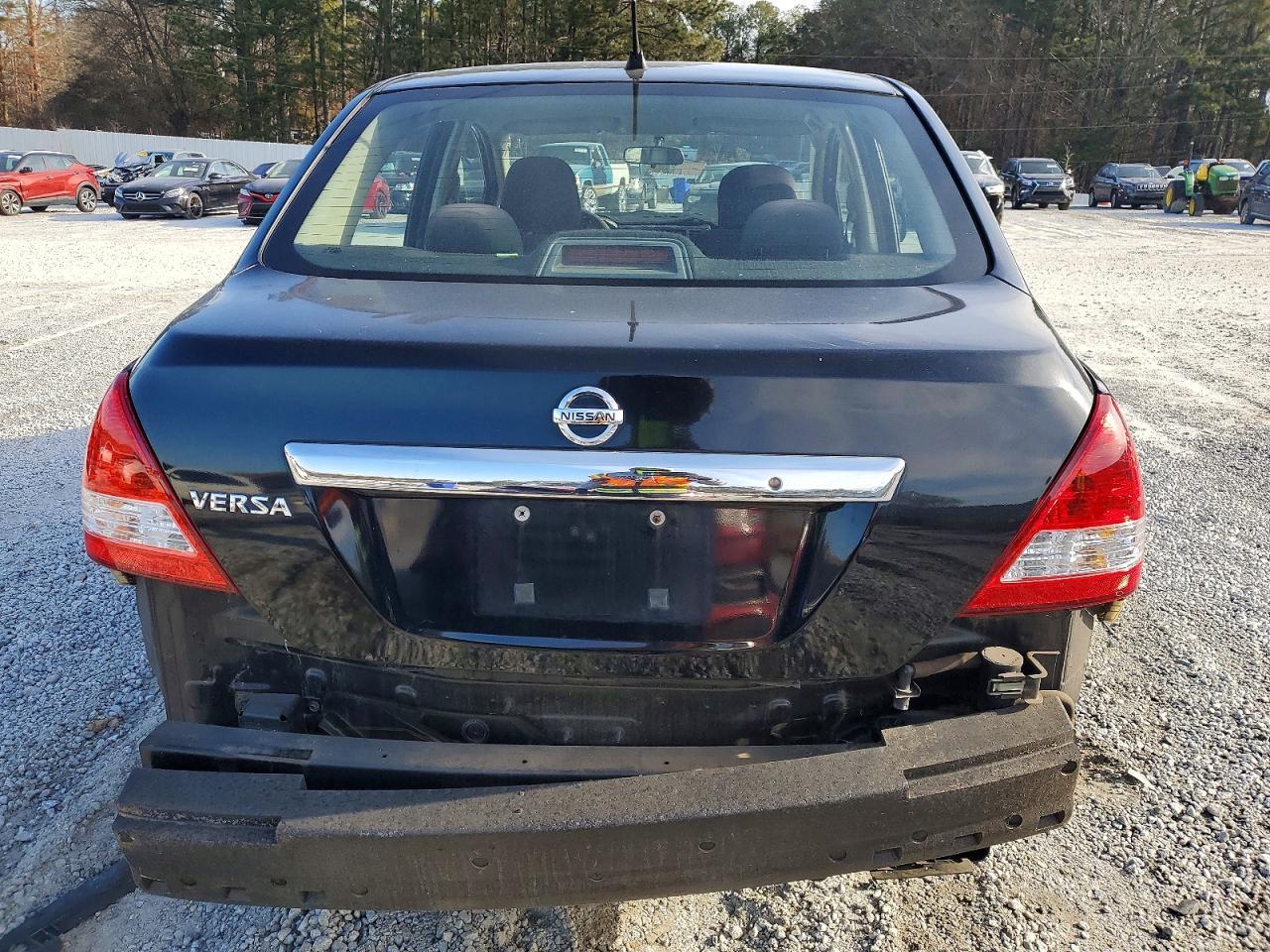 2011 Nissan Versa S - Фото 6