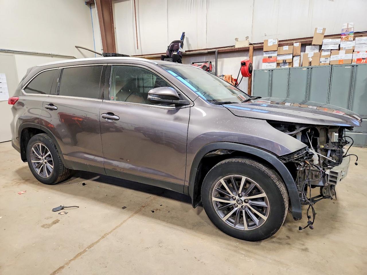 2019 Toyota Highlander Se - Фото 4