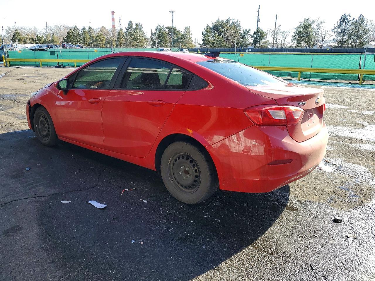 2017 Chevrolet Cruze Ls - Фото 2