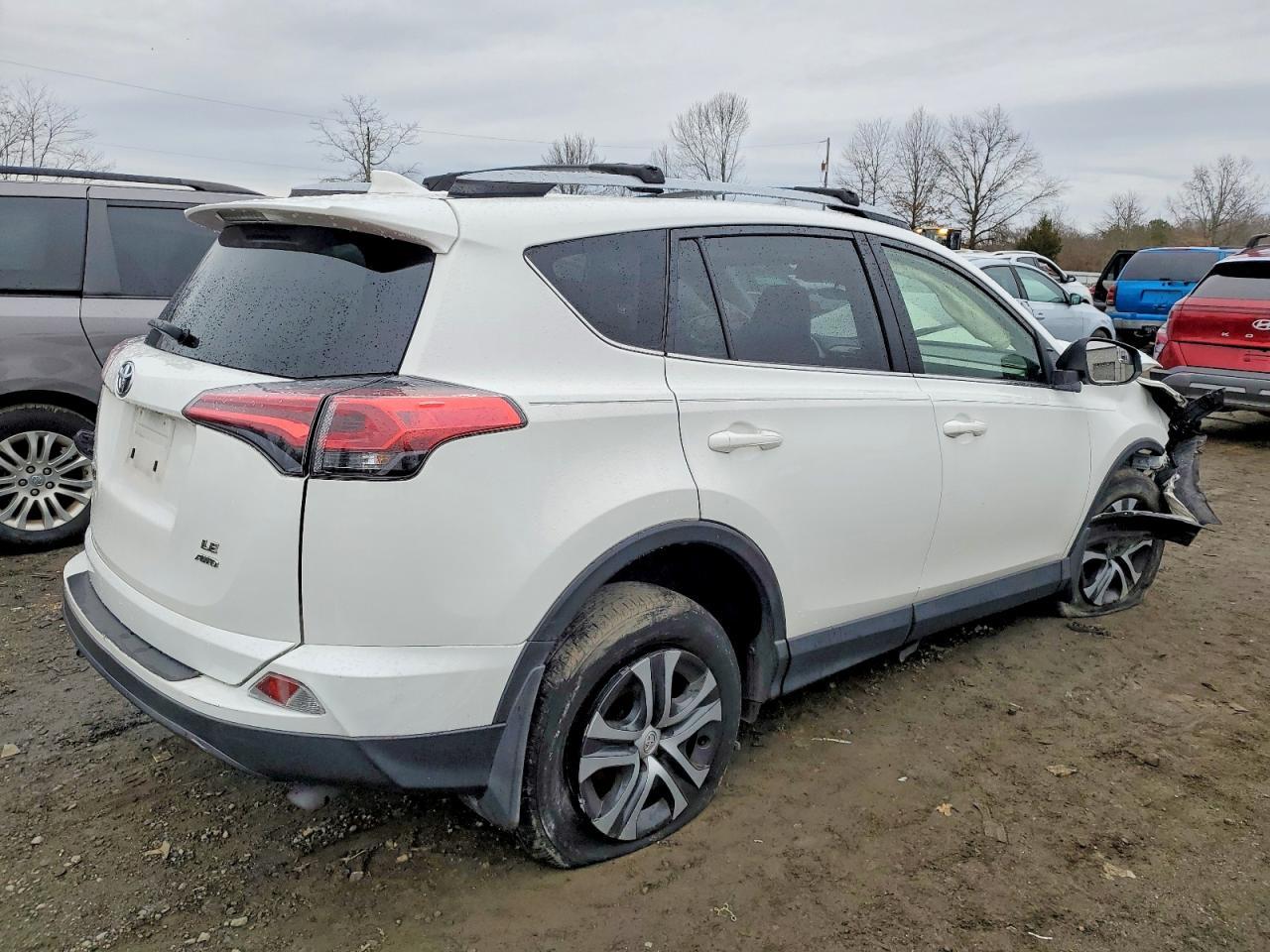 2017 Toyota Rav4 Le - Фото 3