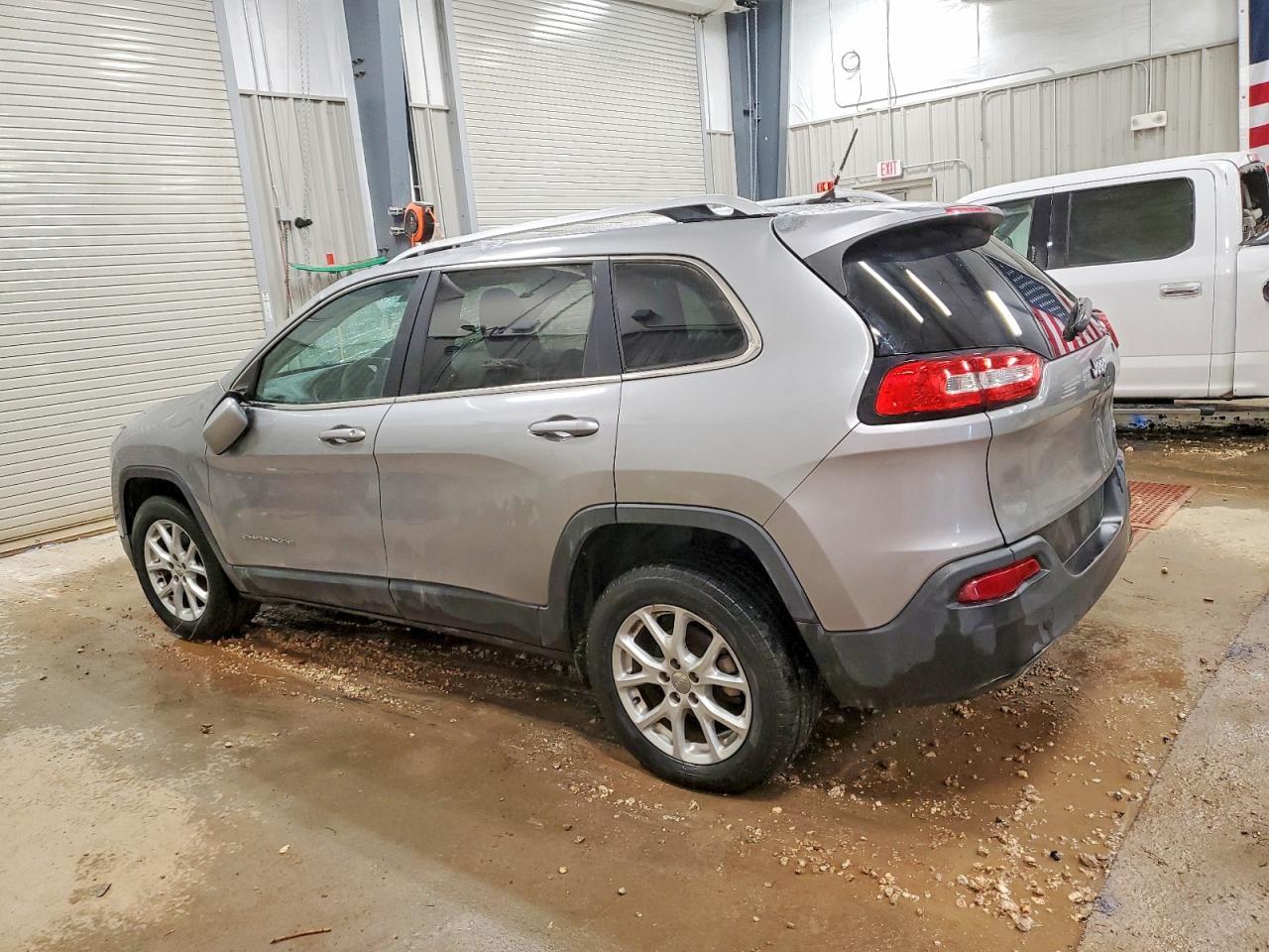 2015 Jeep Cherokee Latitude - Фото 2