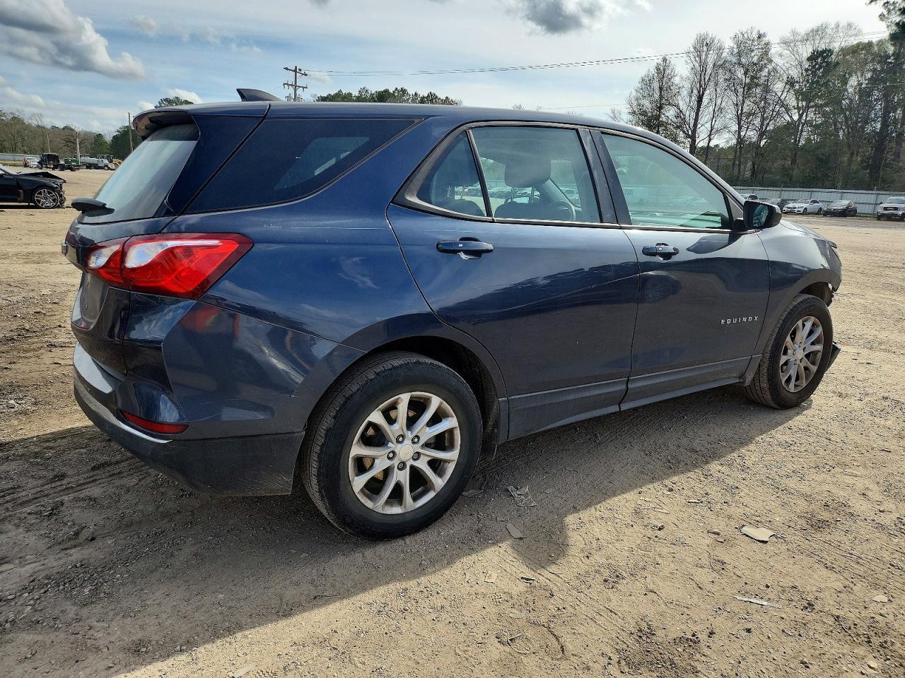 2018 Chevrolet Equinox Ls - Фото 3