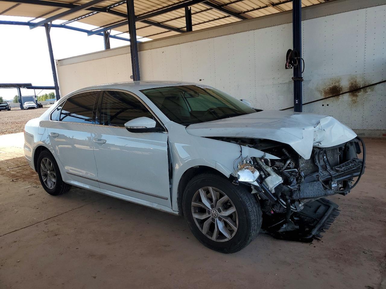 2017 Volkswagen Passat S - Image 4