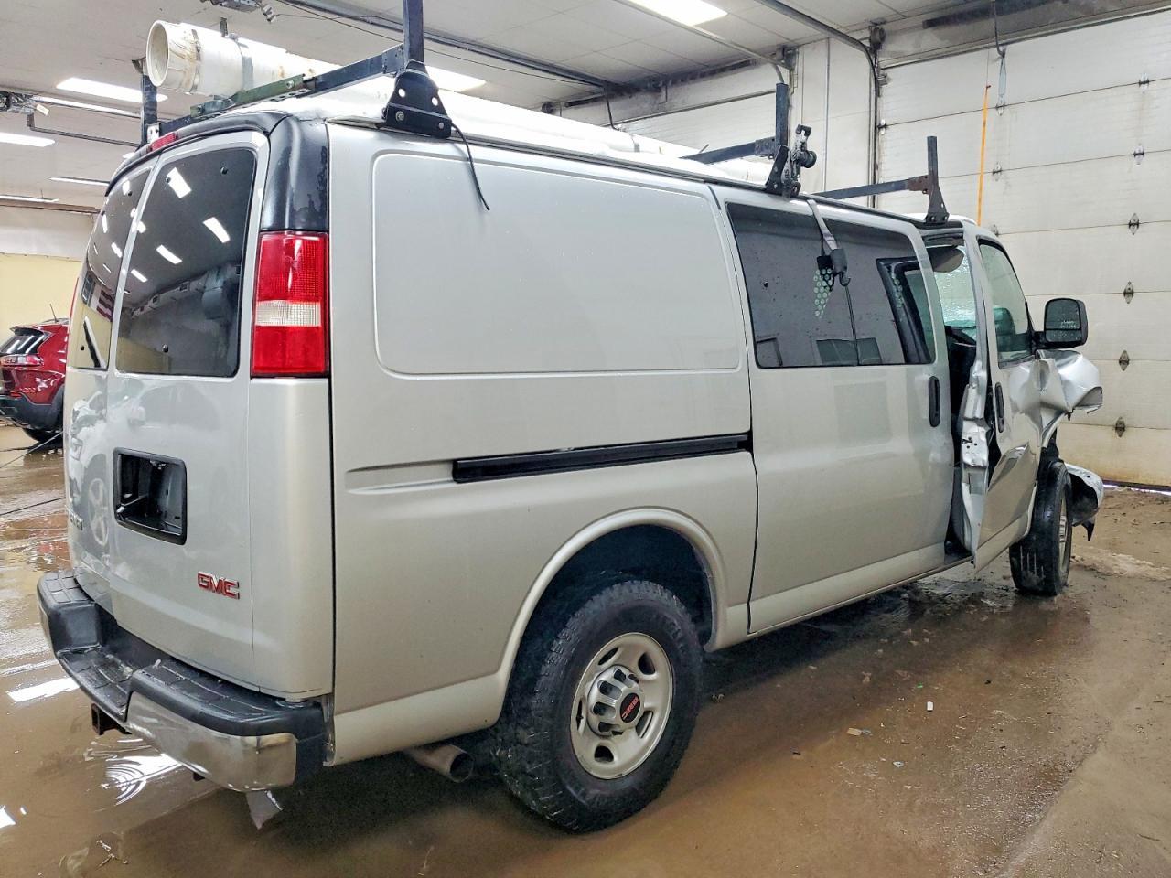 2018 GMC Savana G2500 Utility / Service Van - Фото 3