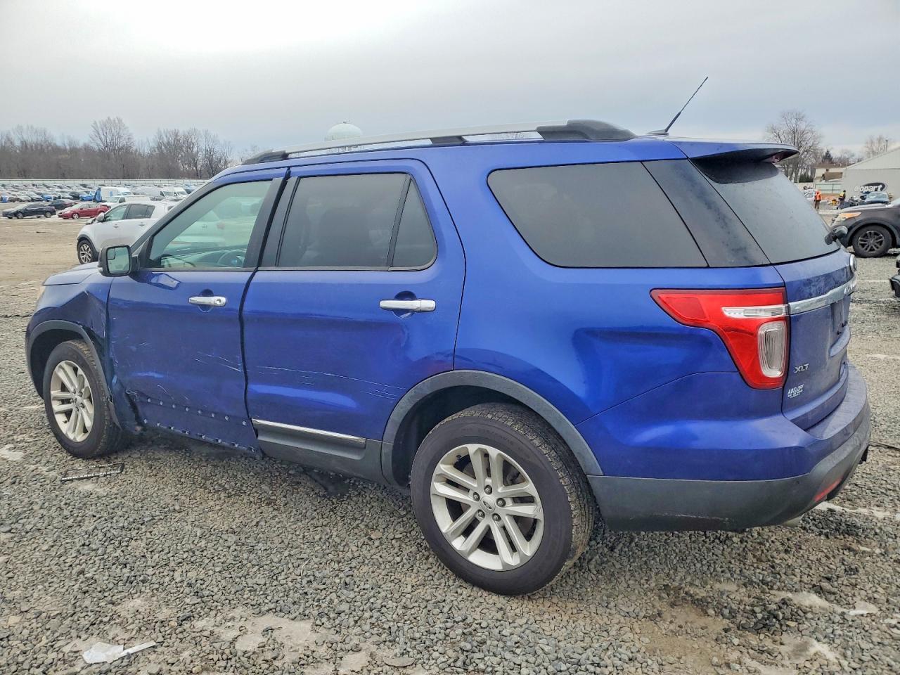 2015 Ford Explorer Xlt - Фото 2