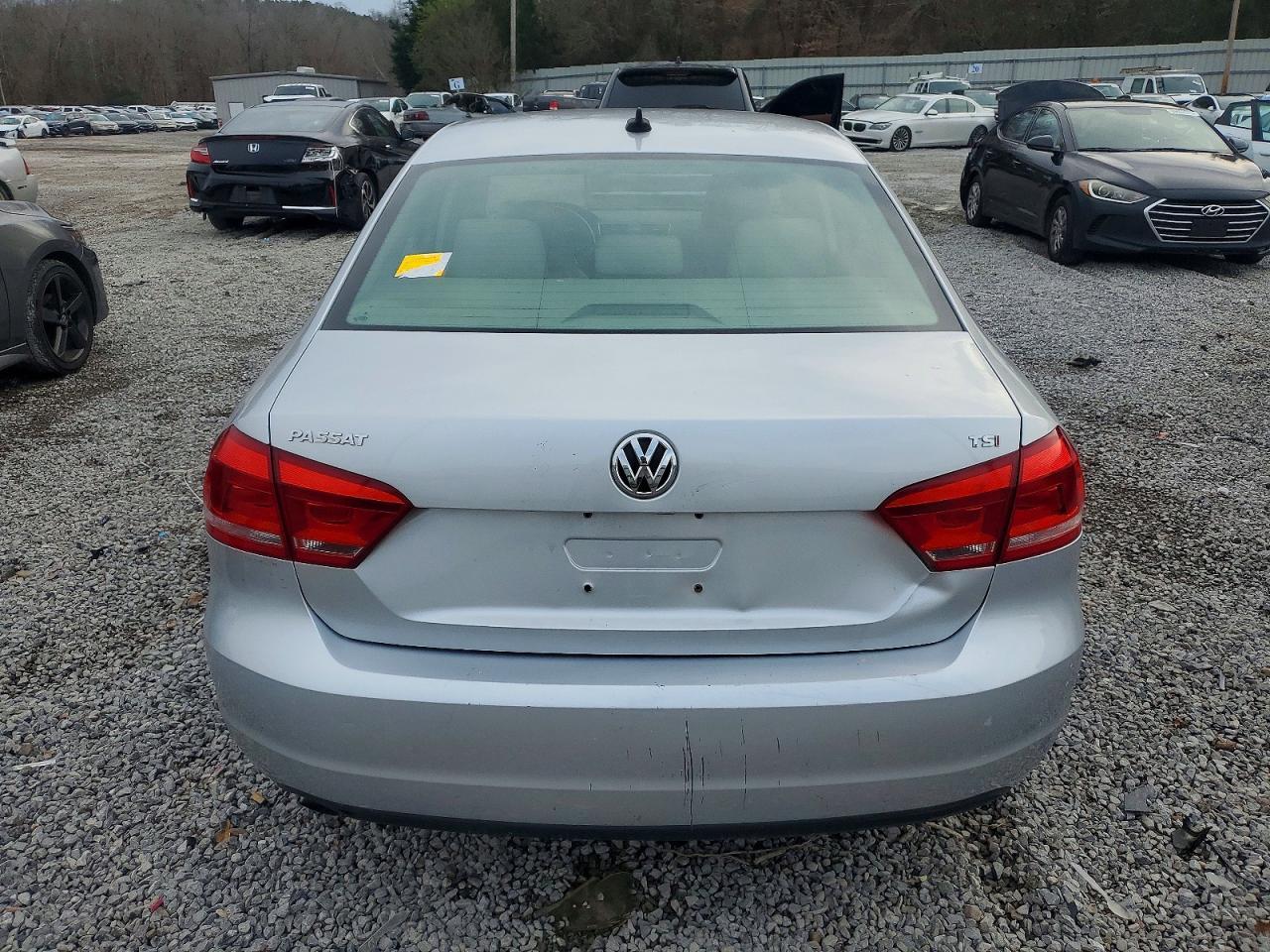 2015 Volkswagen Passat S - Image 6