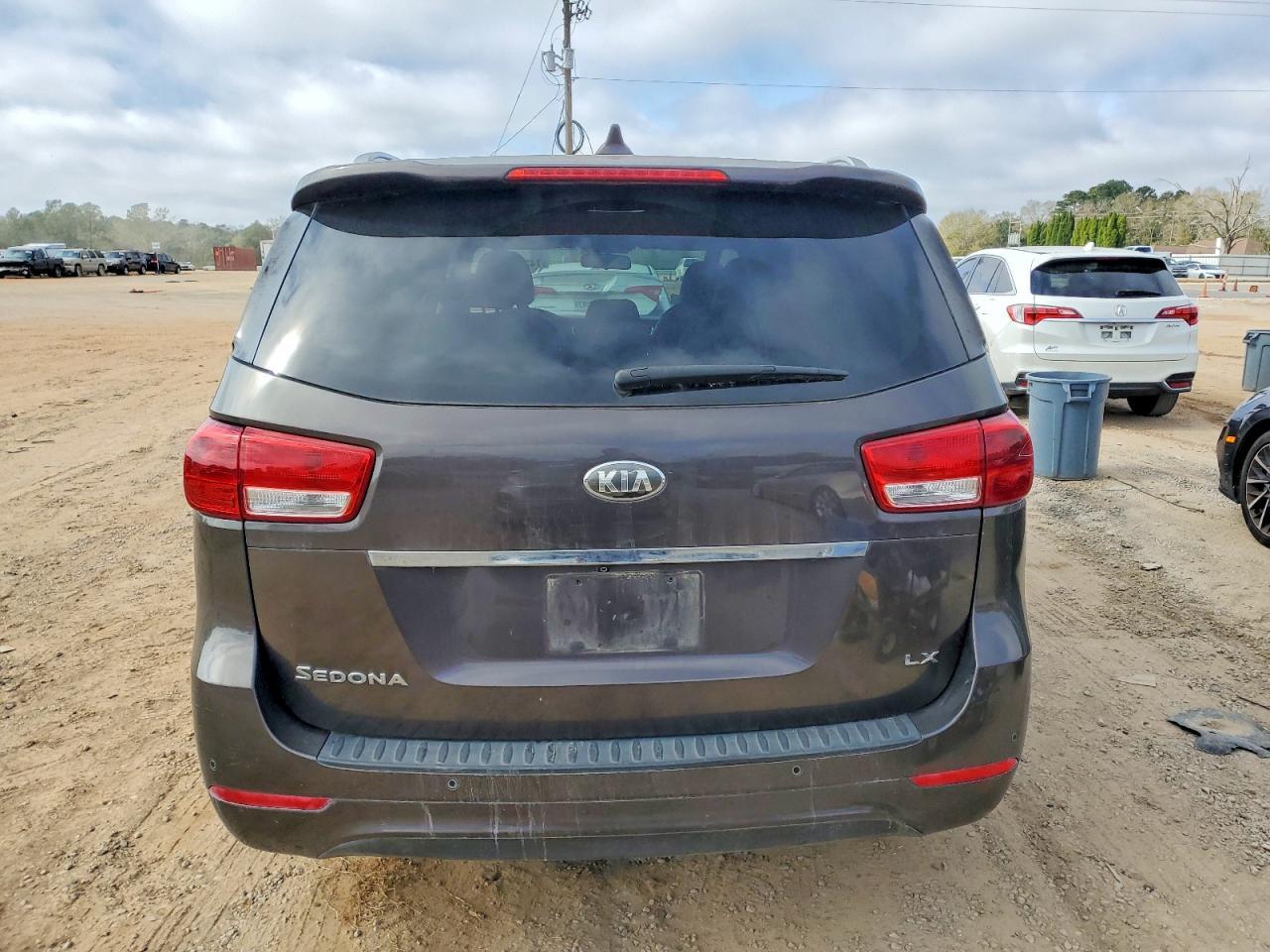 2017 Kia Sedona Lx - Фото 6
