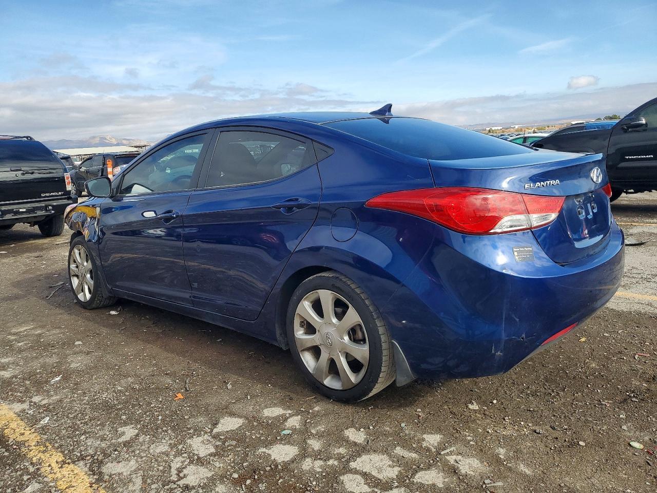 2013 Hyundai Elantra Limited - Image 2