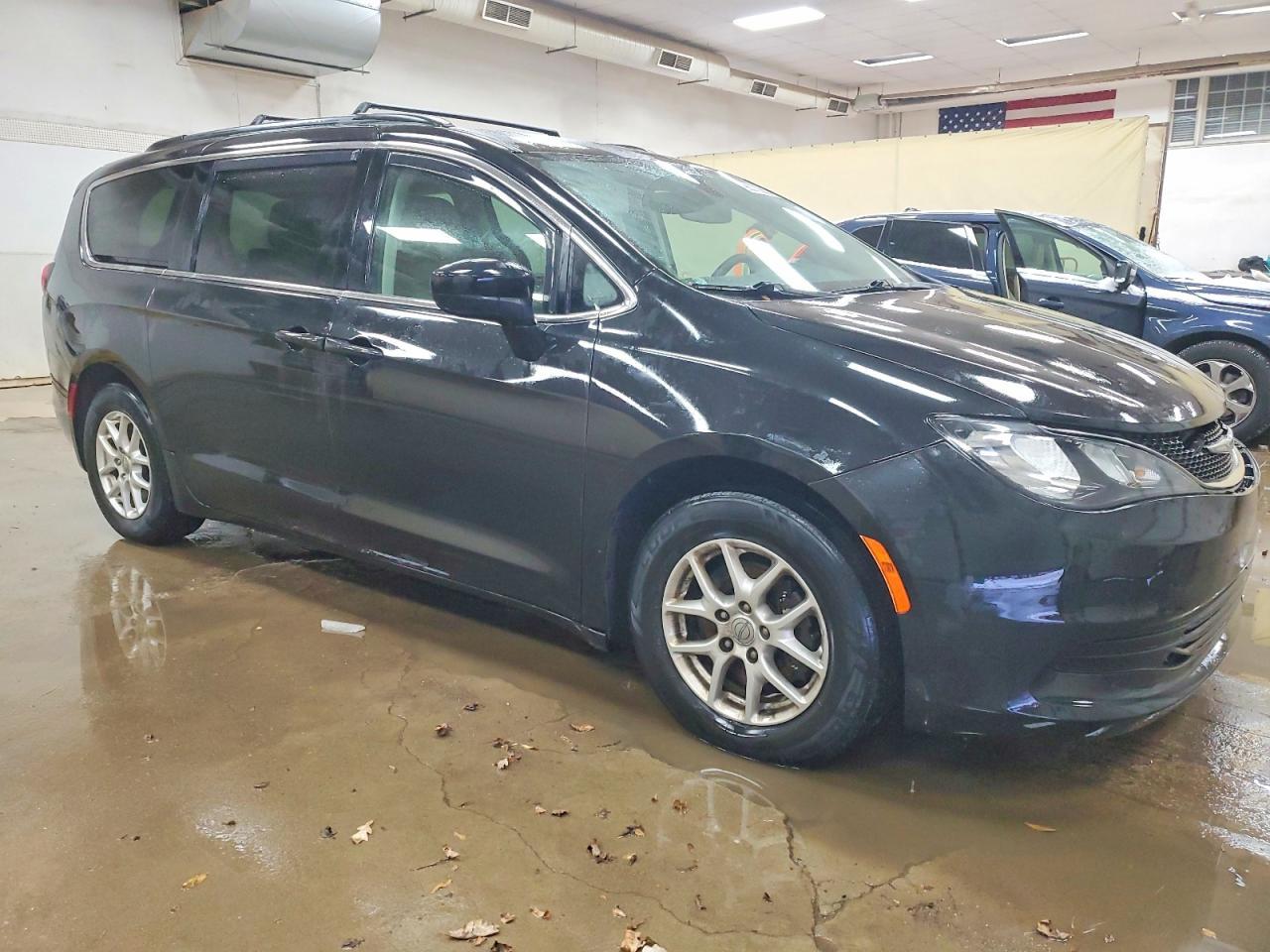 2020 Chrysler Voyager Lxi - Фото 4