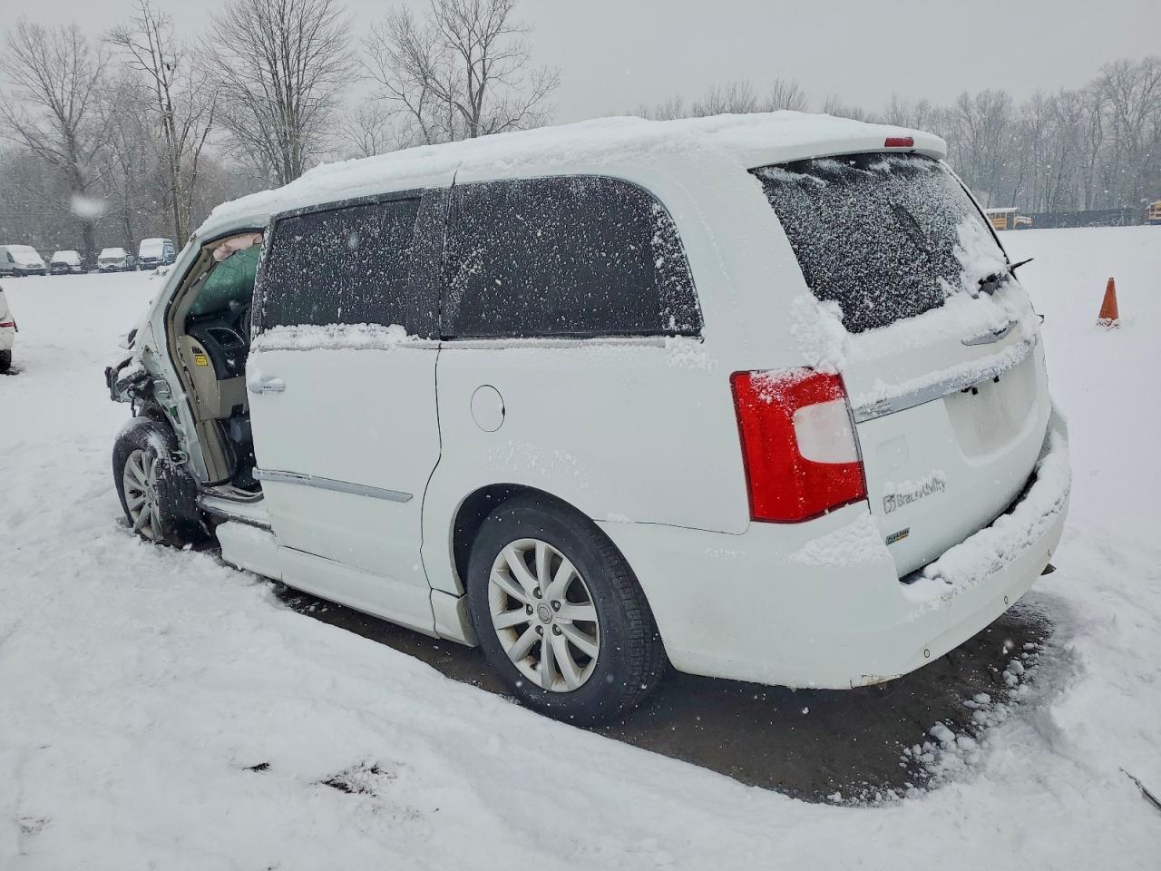 2016 Chrysler Town & Country Limited Platinum - Фото 2