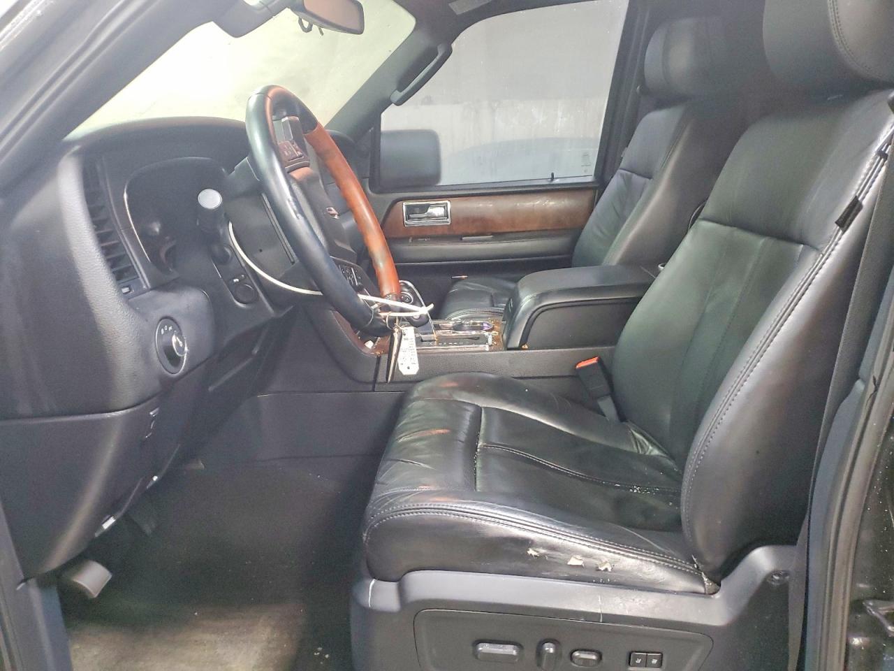 2015 Lincoln Navigator - Image 7