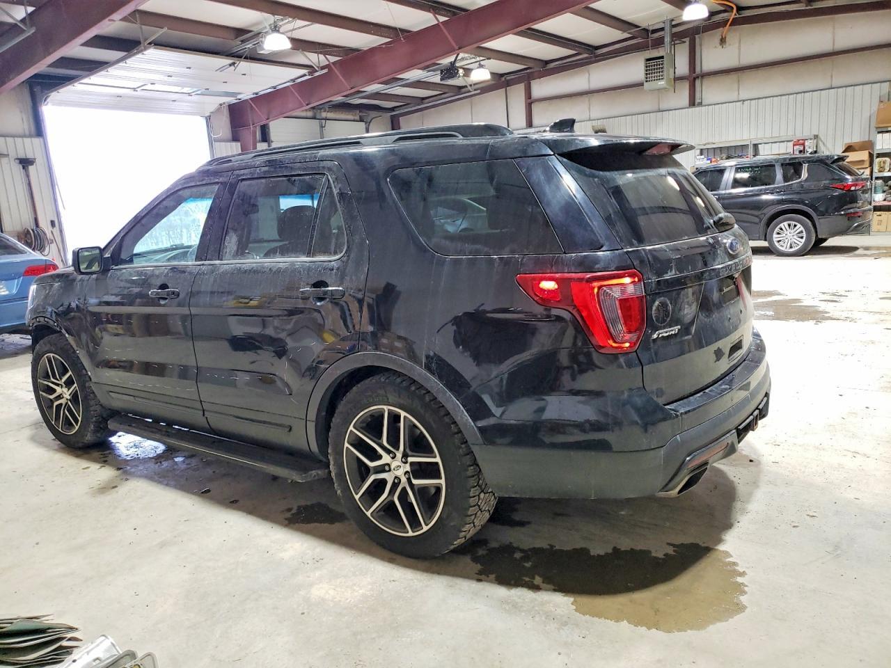 2016 Ford Explorer Sport - Фото 2