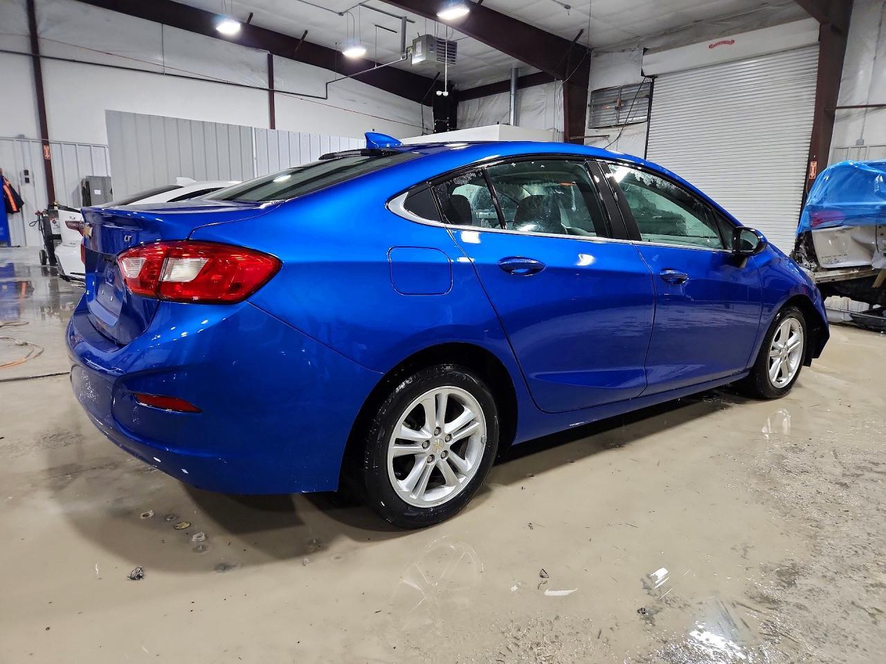2018 Chevrolet Cruze Lt - Image 3